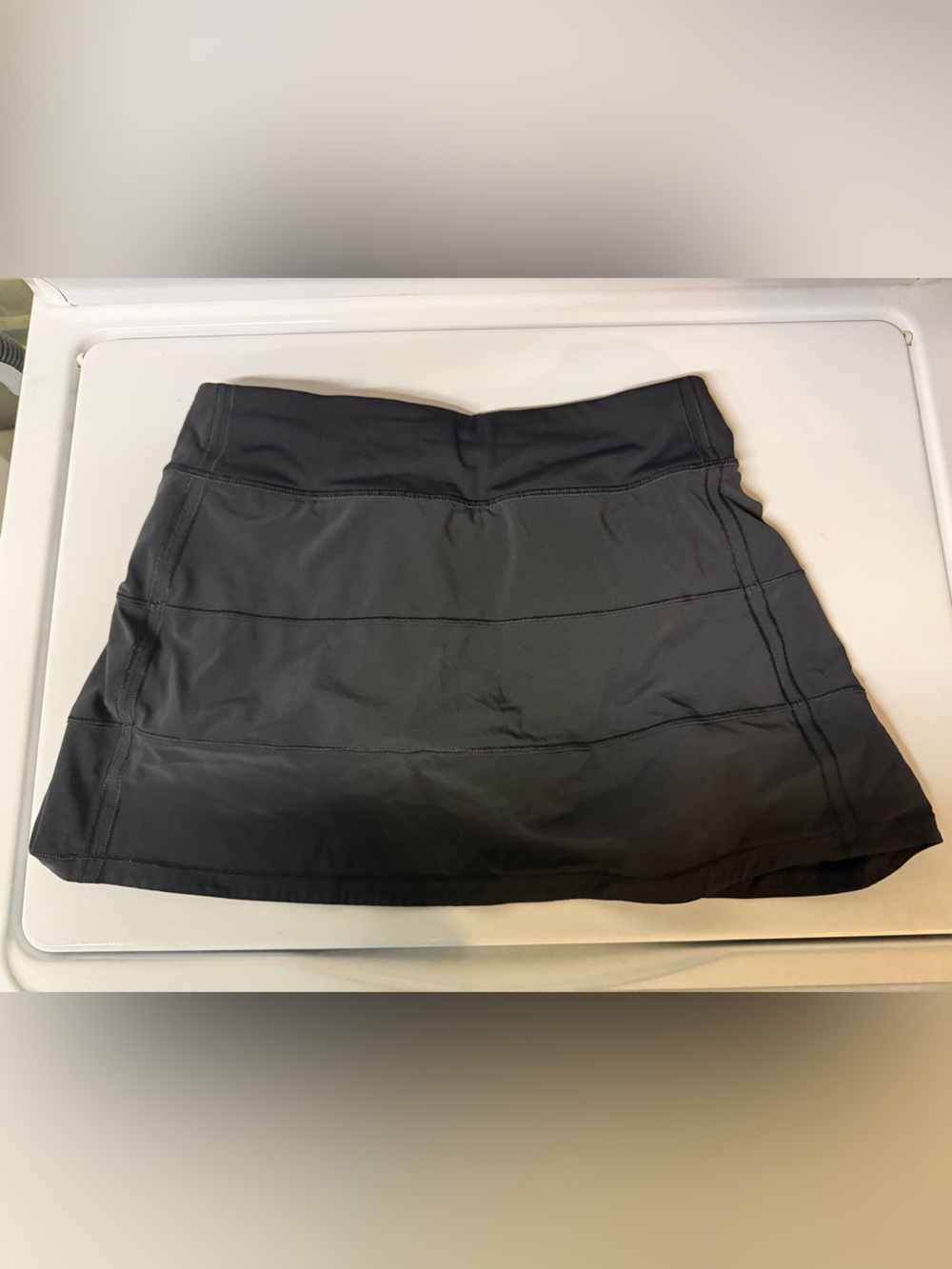 Lululemon black pace revival skirt size 6 square dot